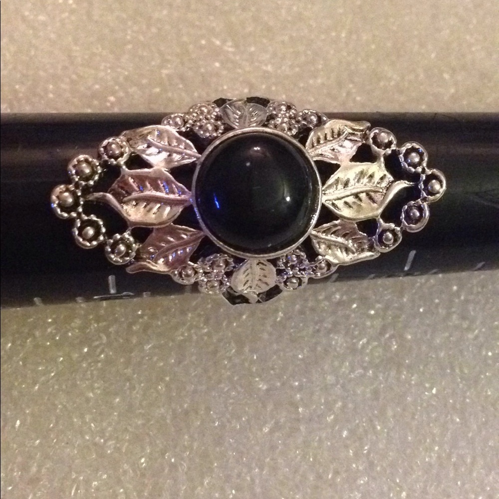 Leafs gem ring